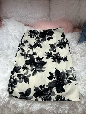 Black & White Floral Pencil Skirt